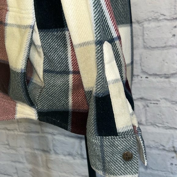 O’Neill Super Plush Fleece Plaid Button-Up Shacket or Top or Jacket - Picture 3 of 7